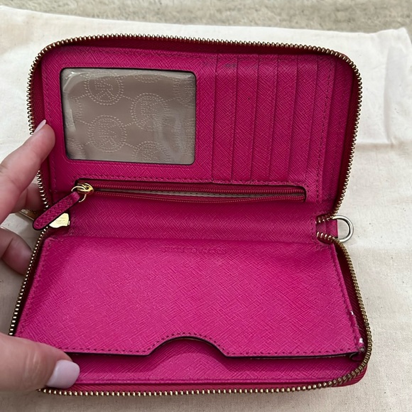 Michael Kors Wallet - Picture 4 of 5